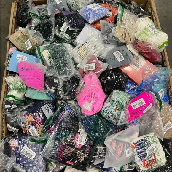 50 Wholesale Liquidation Box Lot Amazon TARGET Clothing Shoes Mixed Box Women - Picture 10 of 14